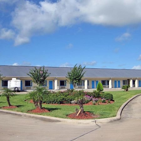Relax Inn & Suites Angleton Exterior photo